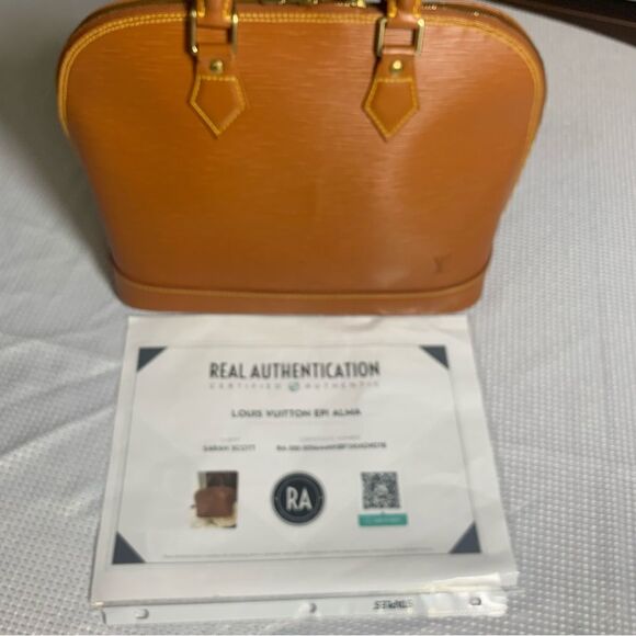 LOUIS VUITTON Authentic Epi Alma PM - Picture 2 of 15